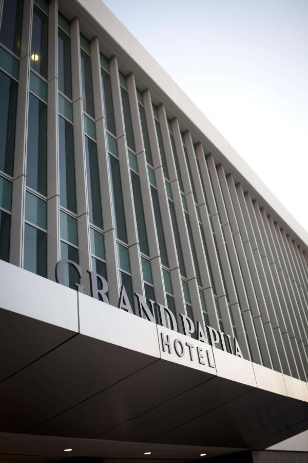 Grand Papua Hotel, A Member Of Radisson Individuals Порт-Морсбі Екстер'єр фото